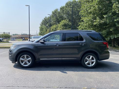 Used 2018 Ford Explorer XLT w/ Equipment Group 202A FWD image 6