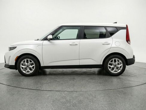 Used 2025 Kia Soul LX w/ LX Technology Package FWD image 5