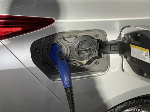 Used 2017 Toyota Prius Prime Premium image 74