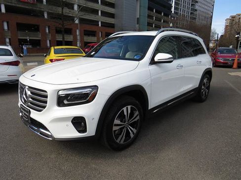 Used 2025 Mercedes-Benz GLB 250 4MATIC image 1