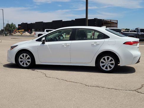 Used 2023 Toyota Corolla LE FWD image 2