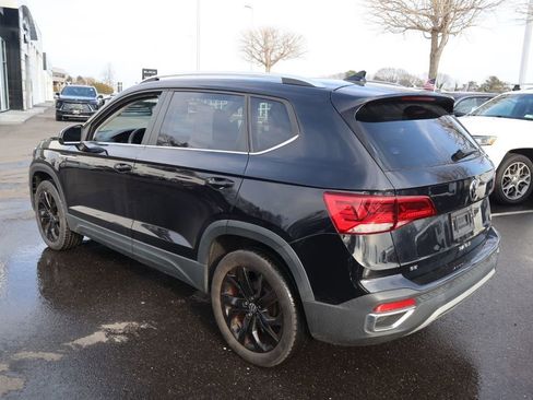 Used 2022 Volkswagen Taos SE w/ Panoramic Sunroof Package image 6