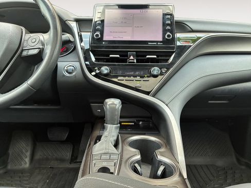 Used 2022 Toyota Camry XSE FWD image 11