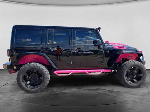 Used 2018 Jeep Wrangler Unlimited Sahara AWD/4WD image 10