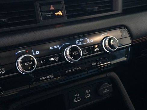 Used 2025 Honda Pilot TrailSport image 27