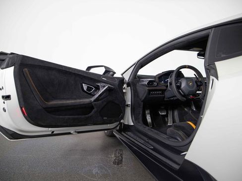 Used 2018 Lamborghini Huracan Performante image 14