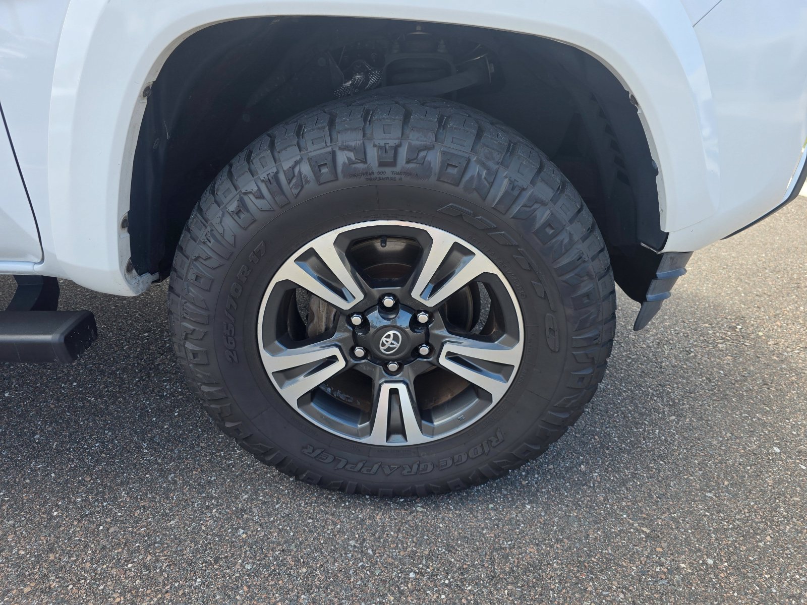 Used 2016 Toyota Tacoma SR5 w/ SR5 Appearance Package (SN) RWD image 12