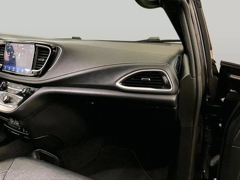 Used 2022 Chrysler Pacifica Touring-L w/ S Appearance Package AWD/4WD image 15