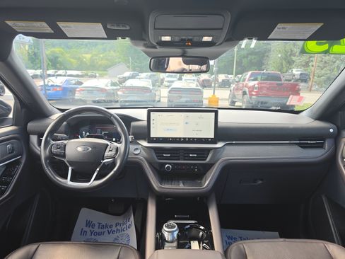 Used 2025 Ford Explorer Platinum w/ LUX Leather Package AWD/4WD image 16