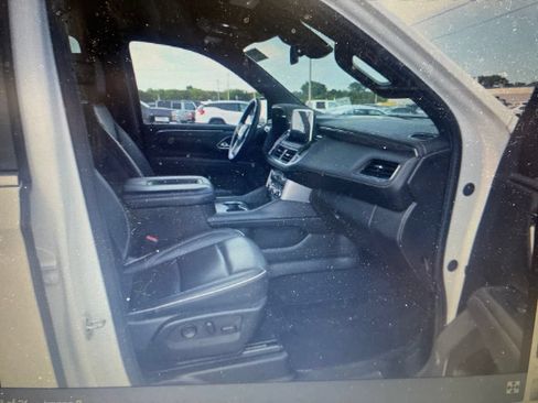 Used 2024 GMC Yukon XL SLT w/ SLT Premium Package AWD/4WD image 7