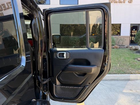 Used 2019 Jeep Wrangler Unlimited Rubicon image 50