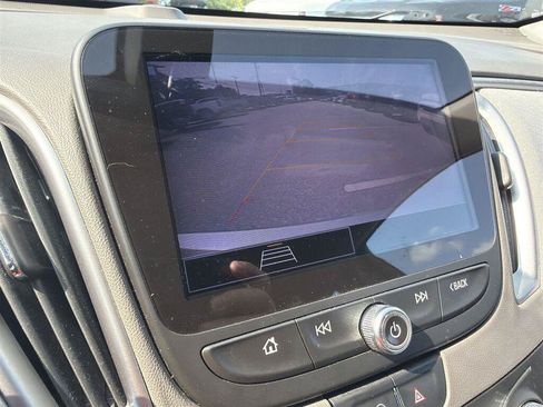 Used 2021 Chevrolet Malibu LS FWD image 17