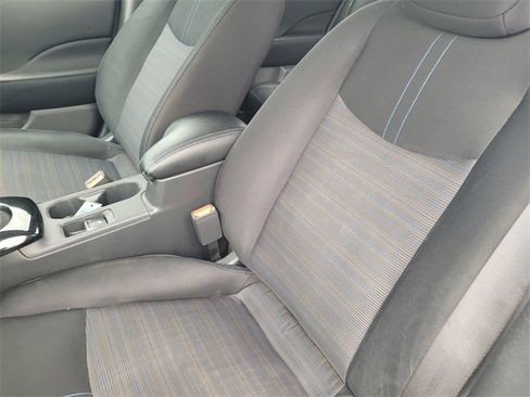 Used 2018 Nissan Leaf SV w/ SV Technology Package image 13