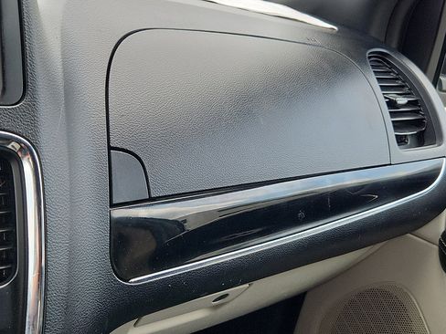 Used 2020 Dodge Grand Caravan SXT FWD image 26