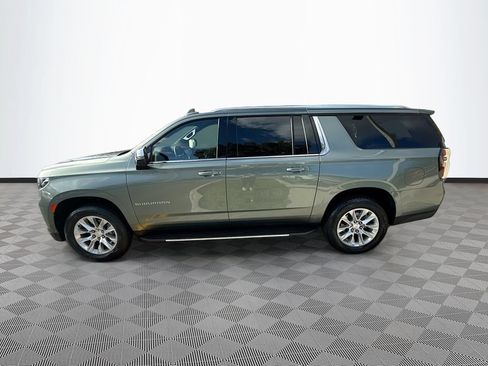 Used 2024 Chevrolet Suburban Premier AWD/4WD image 5