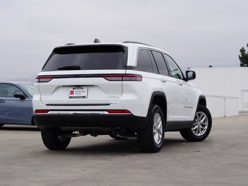 Used 2024 Jeep Grand Cherokee Laredo X RWD image 7