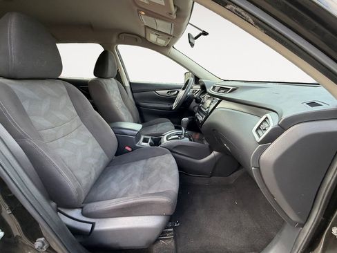 Used 2016 Nissan Rogue SV image 12