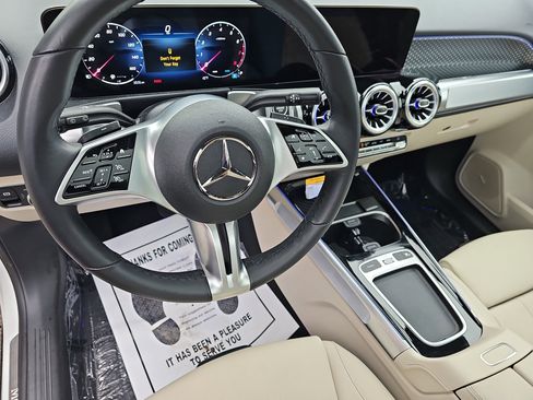 Certified 2025 Mercedes-Benz GLB 250 image 17
