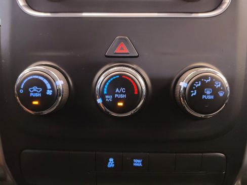 Used 2020 RAM 1500 Classic SLT AWD/4WD image 17