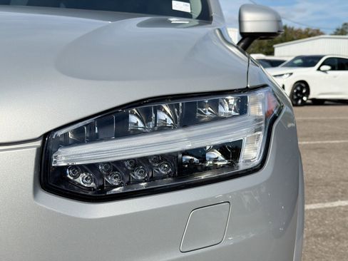 Used 2023 Volvo XC90 B6 Plus image 9
