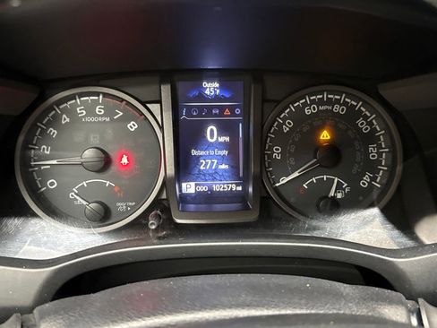 Used 2017 Toyota Tacoma TRD Off-Road w/ Tow Package (A/T) image 15