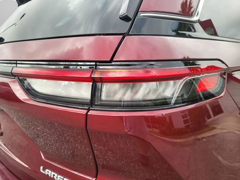 Used 2025 Jeep Grand Cherokee Laredo X w/ Luxury Tech Group I image 19