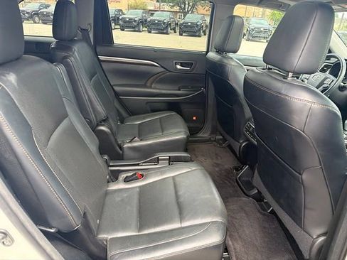 Used 2016 Toyota Highlander Limited Platinum AWD/4WD image 15