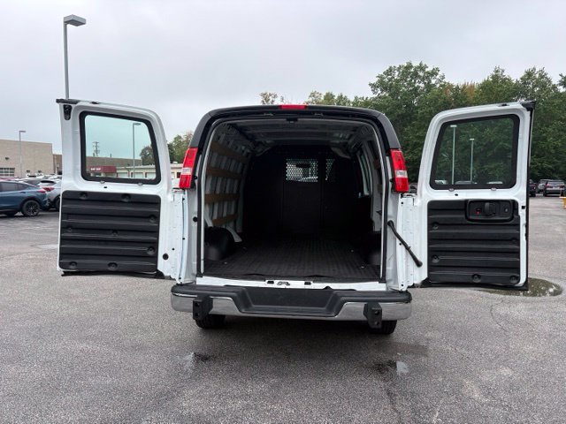 Used 2025 Chevrolet Express 2500 w/ Driver Convenience Package RWD image 8
