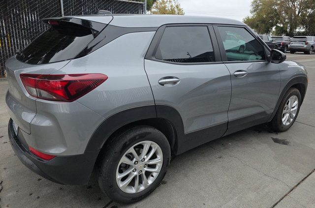 Used 2025 Chevrolet TrailBlazer LS FWD image 2