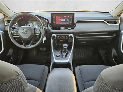 Used 2022 Toyota RAV4 LE AWD/4WD image 16