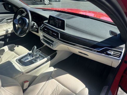 Used 2022 BMW 740i xDrive w/ Luxury Rear Seating Package AWD/4WD image 21