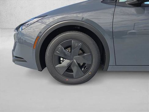 New 2027 Toyota Prius LE FWD image 10
