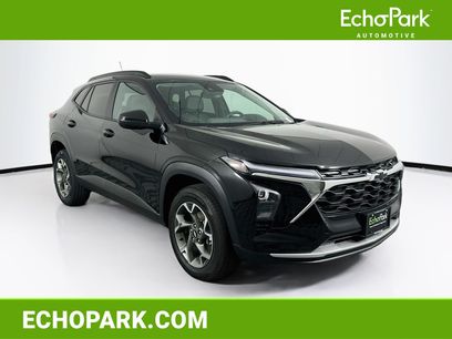 Used 2025 Chevrolet Trax LT w/ LPO, Blackout Package