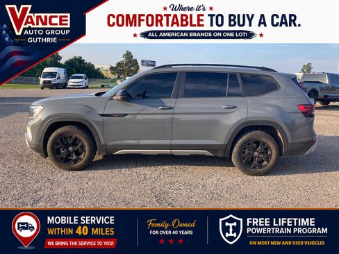 Used 2024 Volkswagen Atlas Peak Edition SE AWD/4WD image 2
