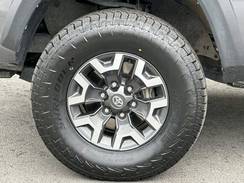 Used 2021 Toyota Tacoma TRD Off-Road w/ Technology Package AWD/4WD image 25