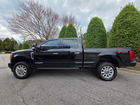 Used 2019 Ford F250 Limited image 2