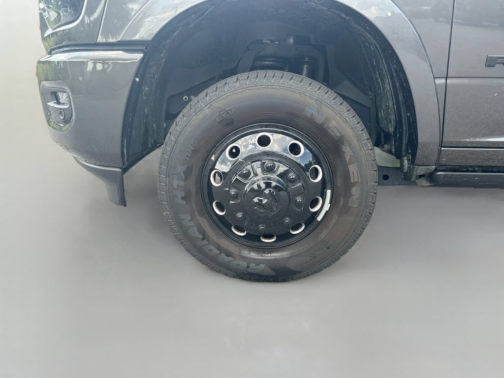 Used 2025 RAM 3500 Limited AWD/4WD image 15