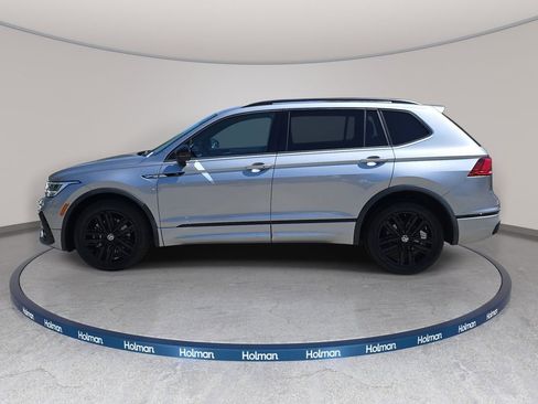 Used 2022 Volkswagen Tiguan SE R-Line FWD image 9