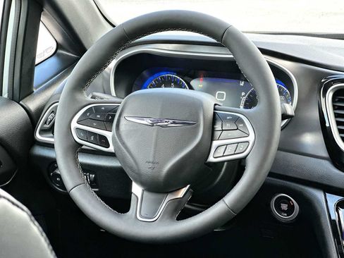 Used 2026 Chrysler Pacifica Select FWD image 27