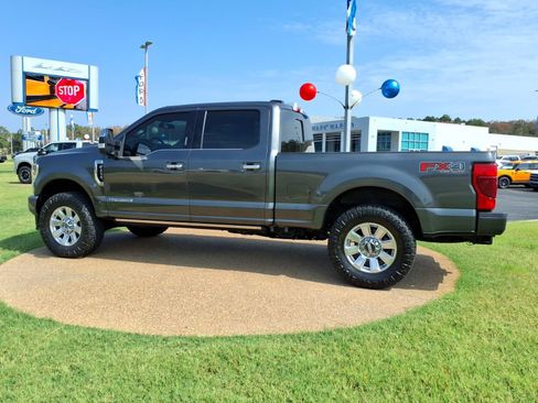 Used 2020 Ford F250 Platinum w/ FX4 Off-Road Package AWD/4WD image 3