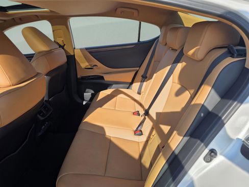 Certified 2025 Lexus ES 350 w/ Premium Package image 22