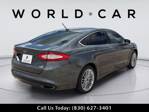Used 2016 Ford Fusion SE w/ Equipment Group 202A FWD image 5