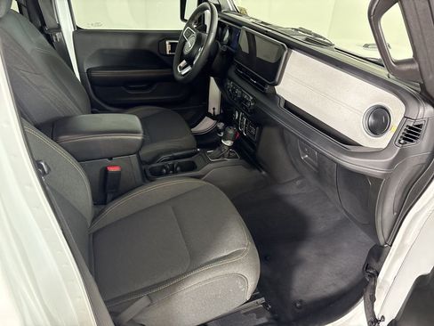 Used 2025 Jeep Wrangler Unlimited Sahara AWD/4WD image 14
