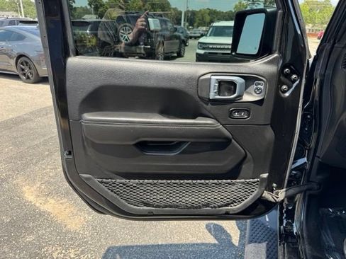 Used 2021 Jeep Wrangler Unlimited Sahara w/ Cold Weather Group AWD/4WD image 17