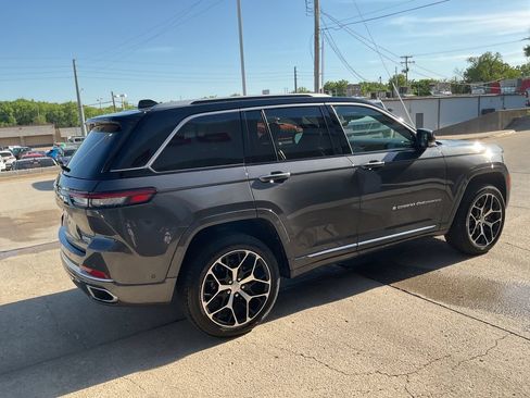 Used 2022 Jeep Grand Cherokee Summit AWD/4WD image 5