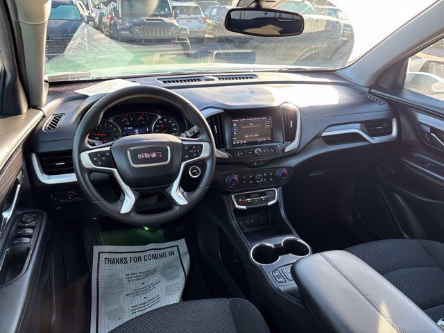 Used 2024 GMC Terrain SLE w/ Driver Convenience Package FWD image 11