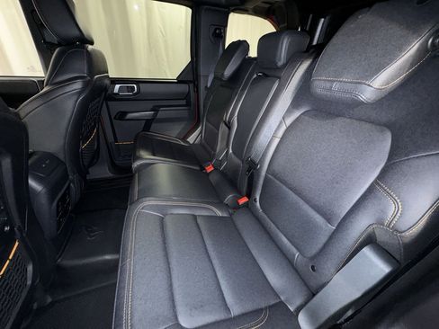 Used 2024 Ford Bronco Badlands image 31