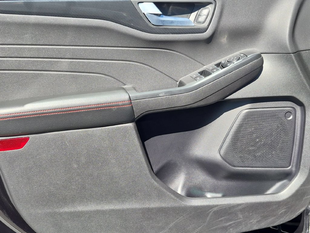 Used 2025 Ford Escape ST-Line AWD/4WD image 11