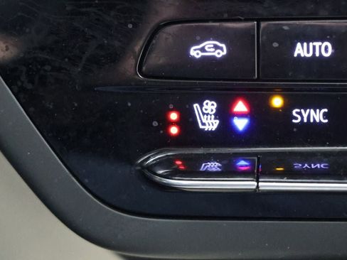 Used 2023 Buick Envision Avenir image 25