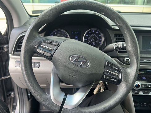 Used 2020 Hyundai Elantra SE FWD image 7